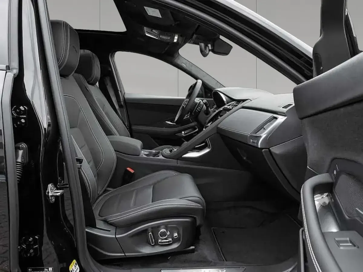 Używany Jaguar E-Pace R-Dynamic 206 KM (151 kW) 2024 Czarny SUV