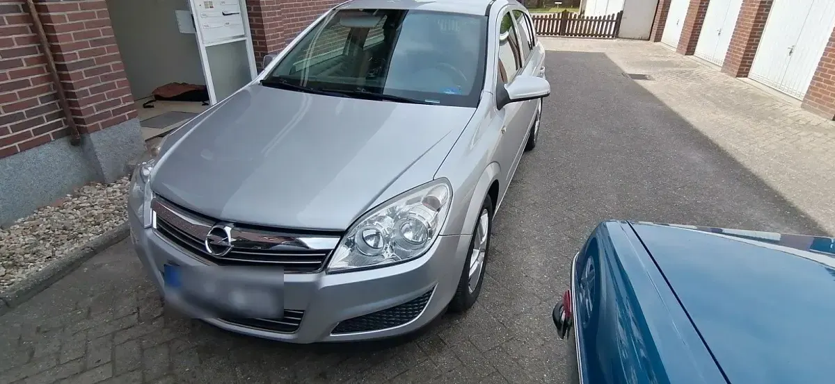 Używany Opel Astra 140 KM (102 kW) 2007 Srebrny Sedan/Limuzyna