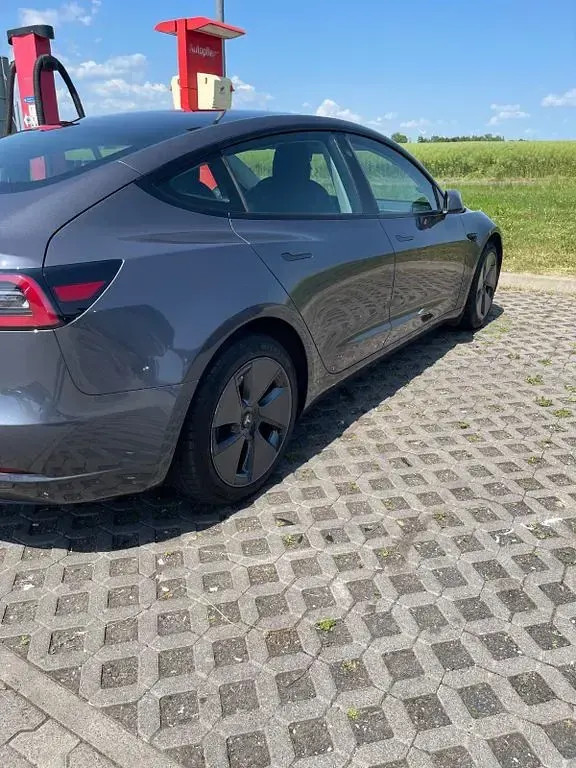 Gebraucht Tesla Model 3 Standard Range Plus 225 kW (306 PS) 2021 Silber Limousine