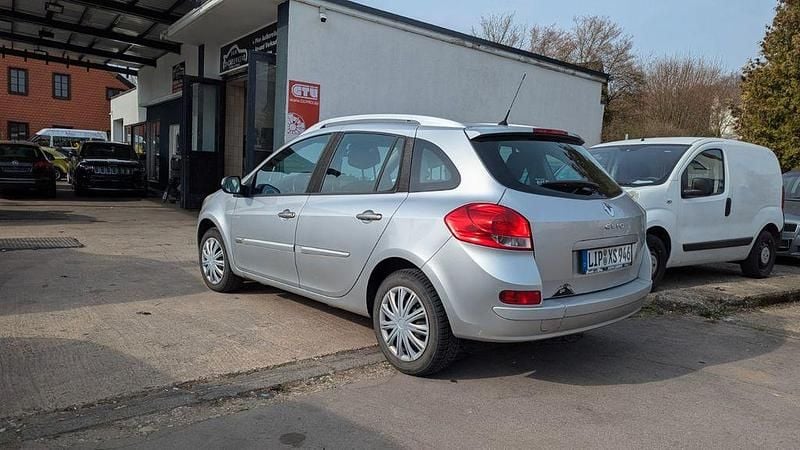Gebraucht Renault Clio II Dynamique 101 PS (74 kW) 2009 Silber Limousine