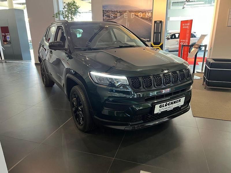 Neu Jeep Compass North 131 PS (96 kW) 2025 Grün SUV