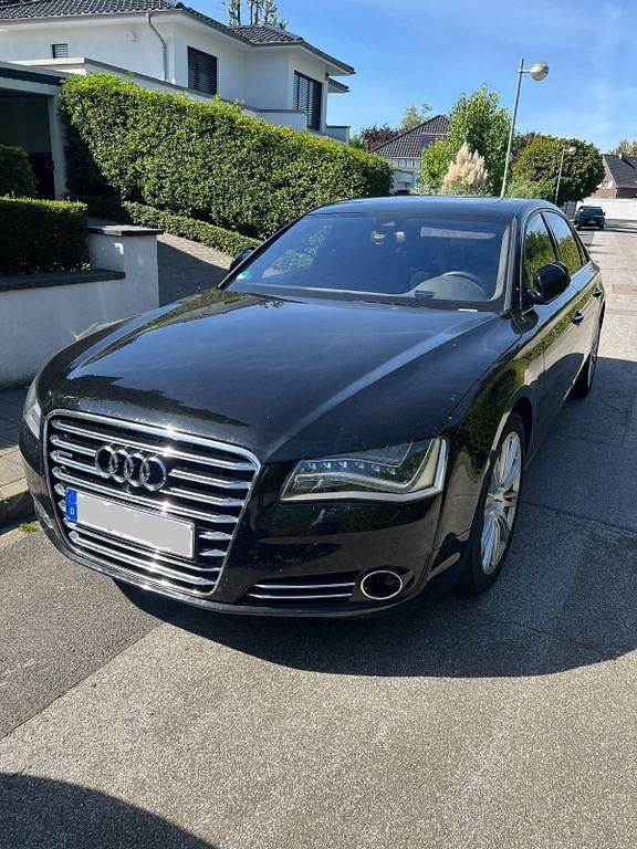 Schwarz Gebraucht 2011 Audi A8L Limousine | 34.990 € - Bild 1/4