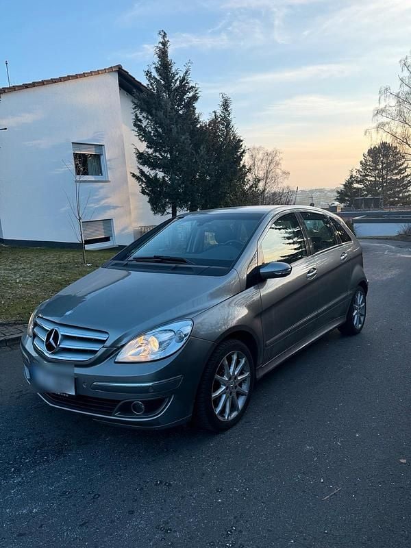 Gebraucht Mercedes B200 140 PS (102 kW) 2007 Grün Van / Kleinbus