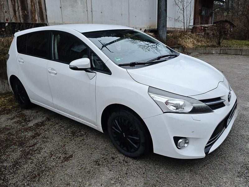 Gebraucht Toyota Verso 147 PS (108 kW) 2014 Weiß Van / Kleinbus