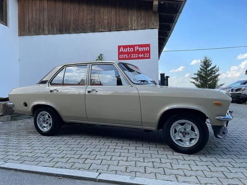 Beige Gebraucht 1975 Opel Ascona Limousine | 10.990 € - Bild 1/4