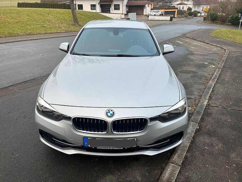 Gebraucht BMW 318 Sport Line 150 PS (110 kW) 2016 Silber Kombi