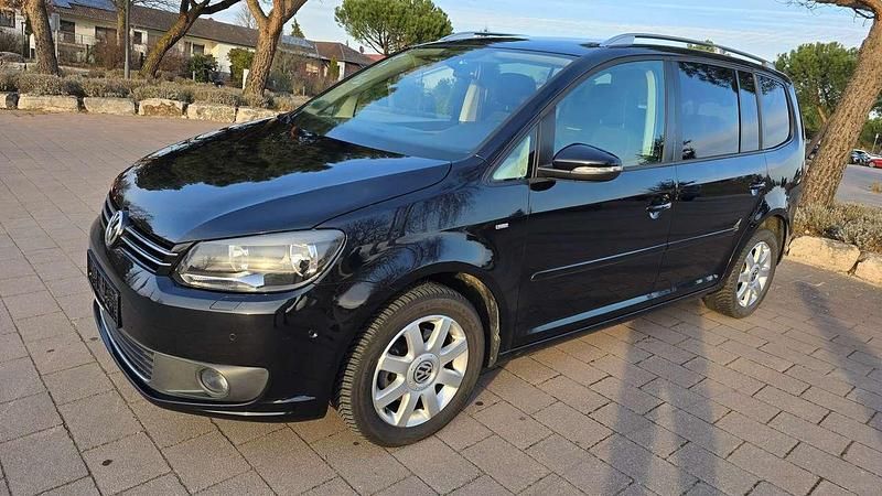 Gebraucht VW Touran Cup 105 PS (77 kW) 2014 Deep black perleffekt Van / Kleinbus