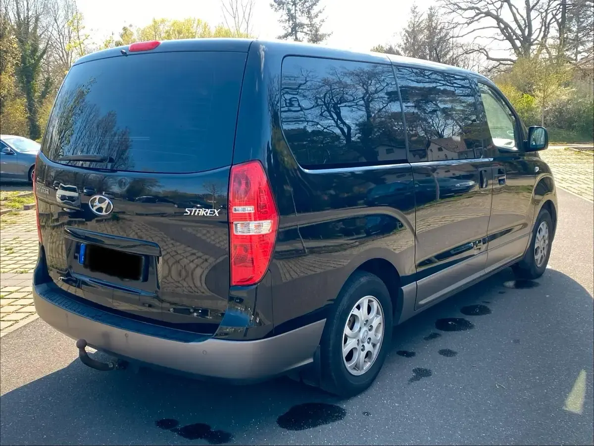 Gebraucht Hyundai H-1 170 PS (125 kW) 2015 Schwarz Van / Kleinbus