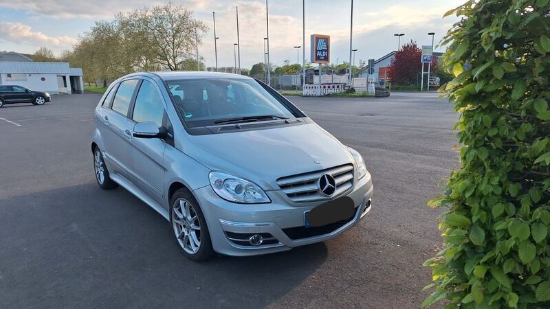 Silber Gebraucht 2010 Mercedes B180 Van / Kleinbus | 2.750 € (Superpreis) - Bild 1/4