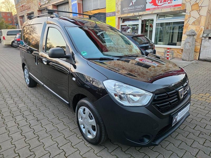 Schwarz Gebraucht 2019 Dacia Dokker Express Essentiel Van | 6.999 € (Guter Preis) - Bild 1/4