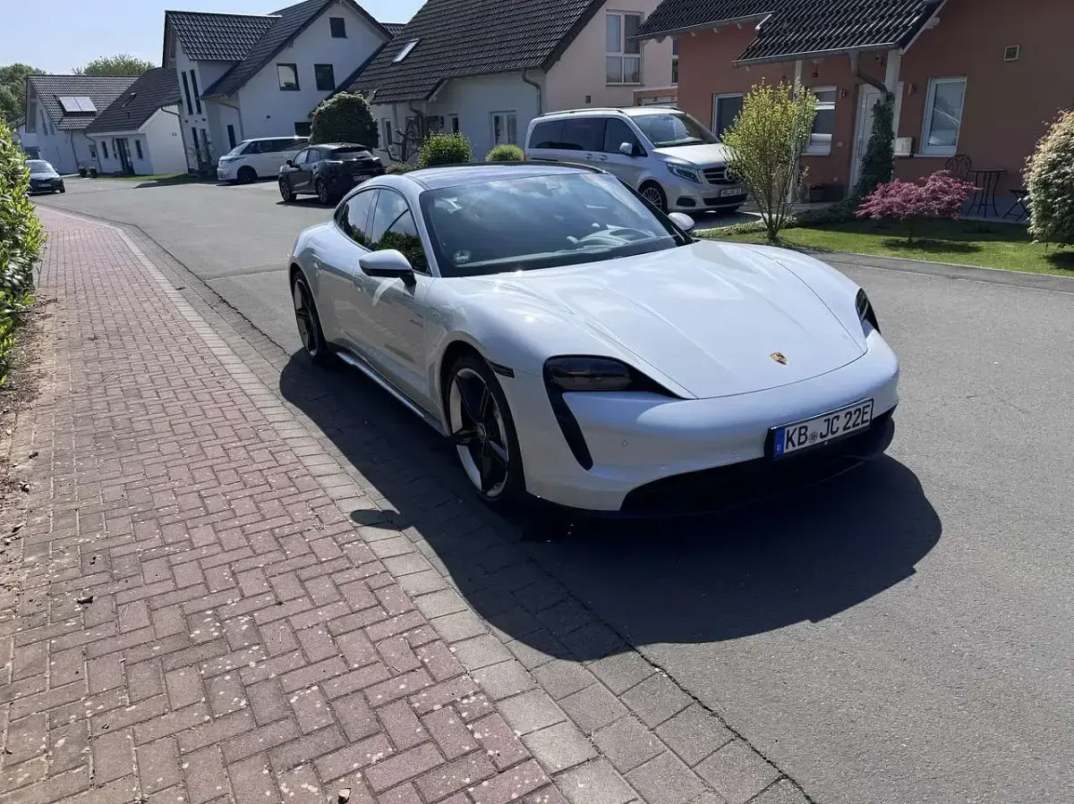 Gebraucht Porsche Taycan 4S 359 kW (489 PS) 2023 Weiß Limousine