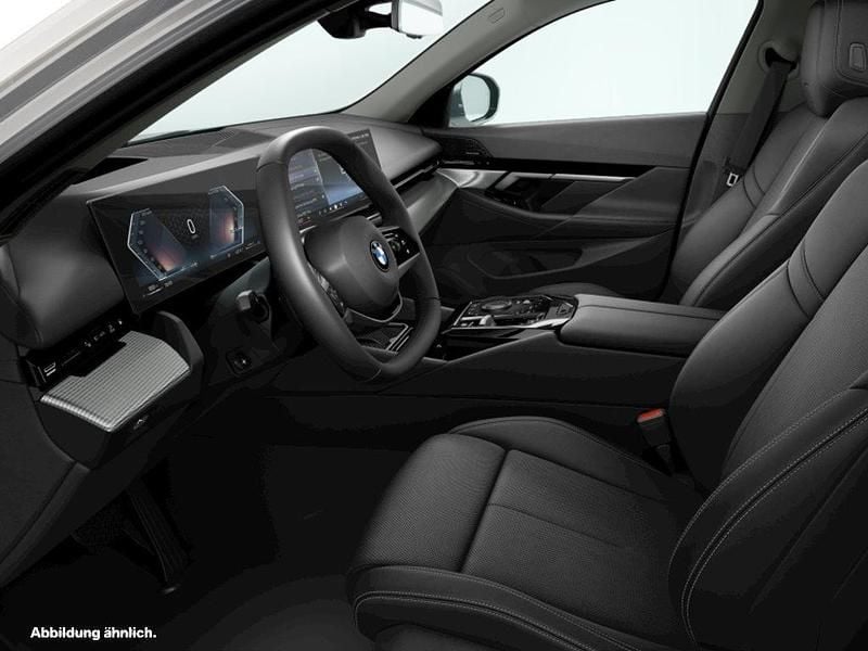 Gebraucht BMW 540 286 PS (210 kW) 2025 Grau Limousine