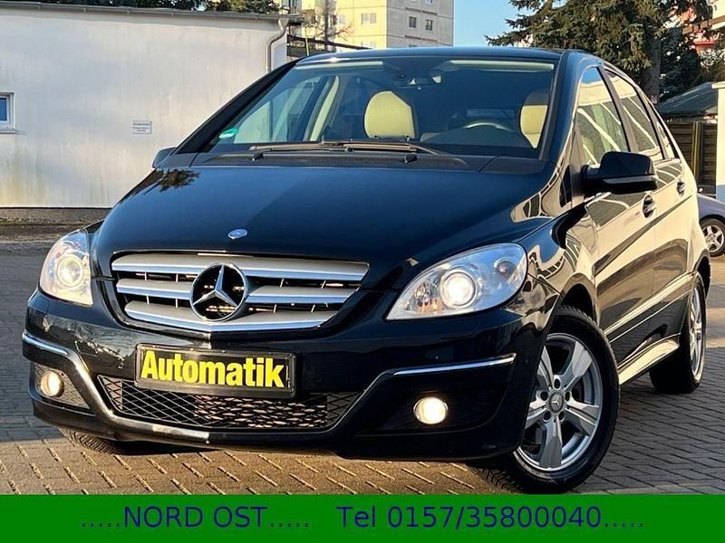 Schwarz Gebraucht 2010 Mercedes B200 Van / Kleinbus | 7.999 € (Fairer Preis) - Bild 1/4