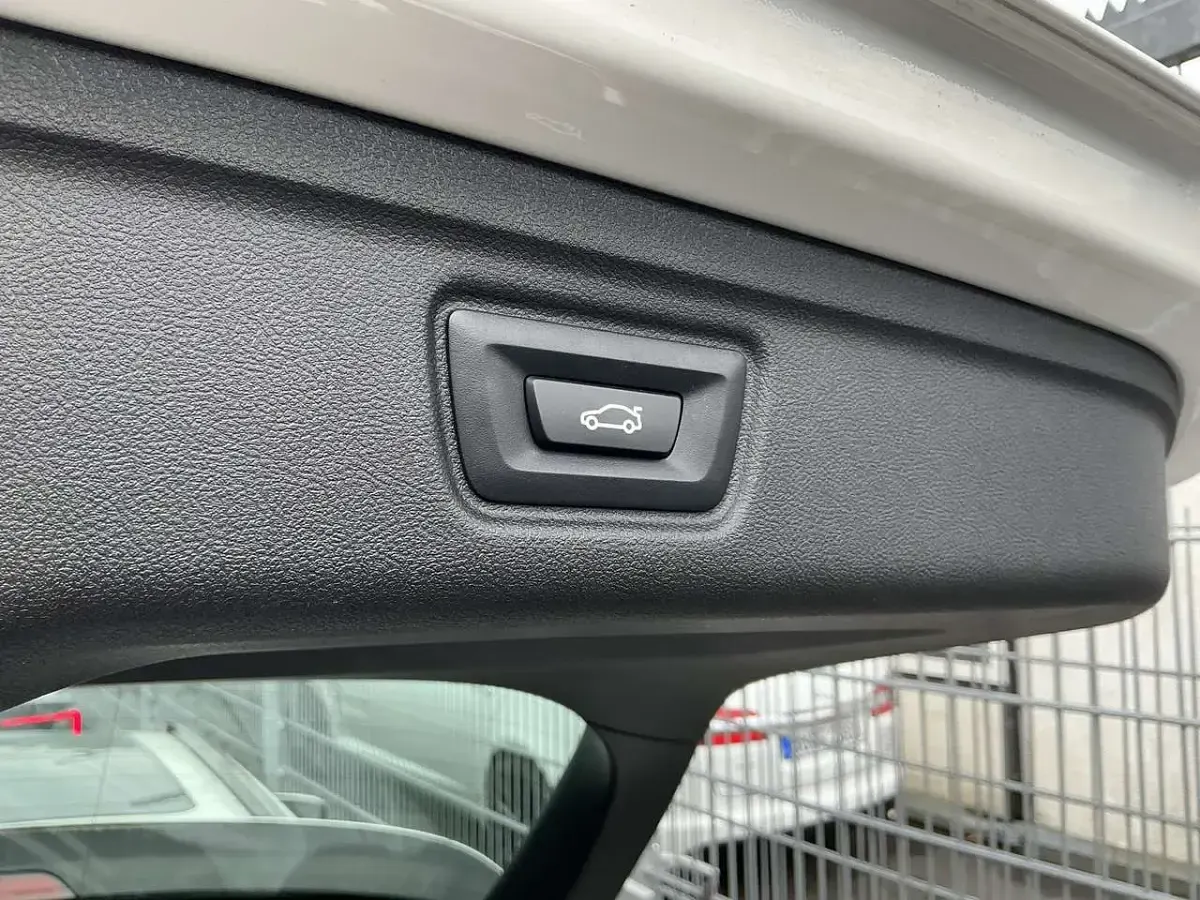 Gebraucht BMW 330 M Sport 252 PS (185 kW) 2022 Alpinweiss iii Kombi