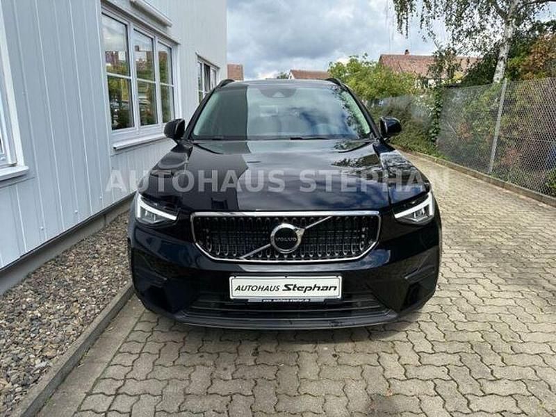Gebraucht Volvo XC40 129 PS (94 kW) 2023 Onyx black metallic SUV