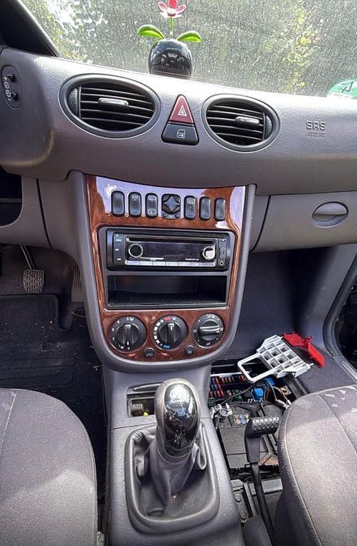 Gebraucht Mercedes 190 90 PS (66 kW) 2000 Schwarz