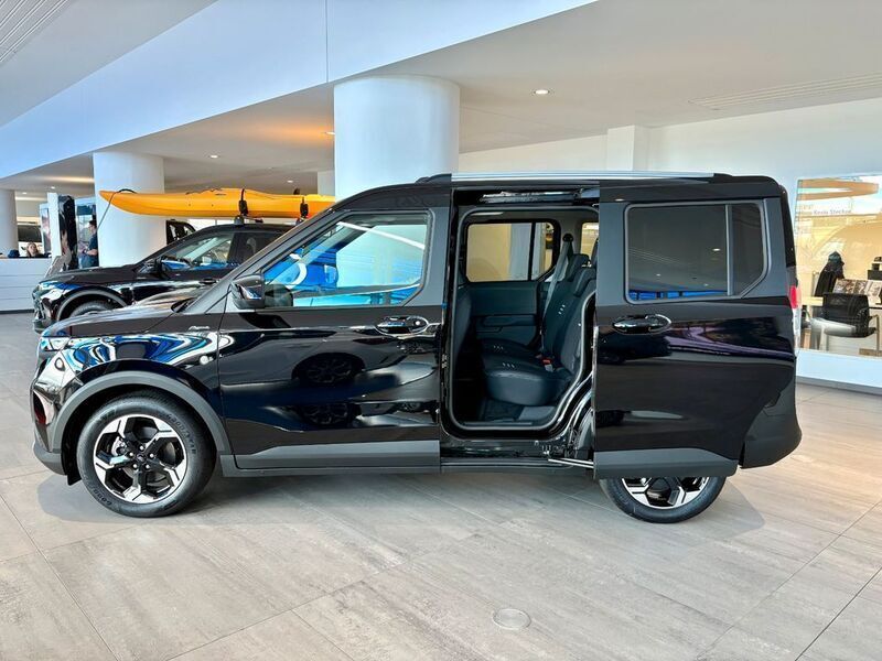 Neu Ford Tourneo Active 100 kW (136 PS) 2025 Schwarz Van / Kleinbus
