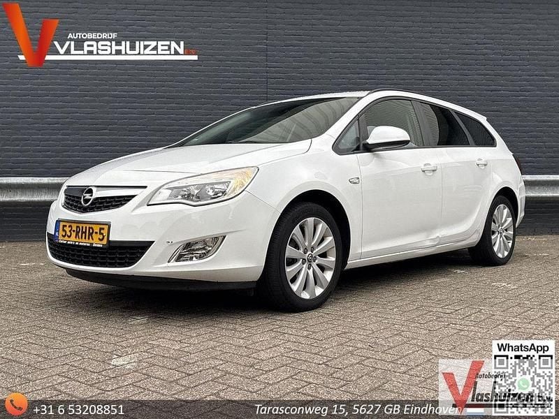 Weiß Gebraucht 2011 Opel Astra Cosmo Kombi | 2.450 € - Bild 1/4