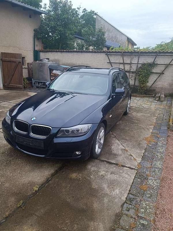 Blau Gebraucht 2009 BMW 320 Kombi | 3.300 € (Guter Preis) - Bild 1/4
