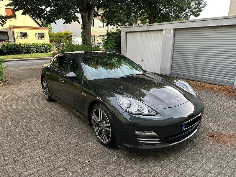 Grau Gebraucht 2012 Porsche Panamera 4 Limousine | 21.500 € (Guter Preis) - Bild 1/4