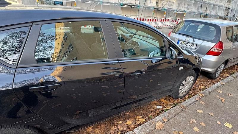 Gebraucht Opel Astra 101 PS (74 kW) 2013 Schwarz Kombi