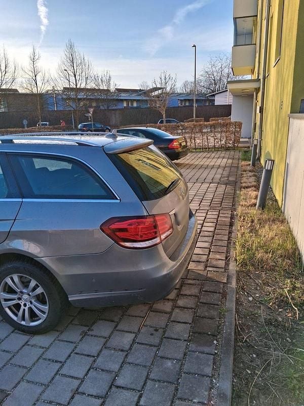 Gebraucht Mercedes E220 170 PS (125 kW) 2014 Grau Kombi