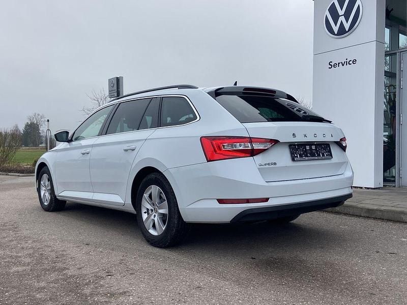 Gebraucht Skoda Superb 150 PS (110 kW) 2022 Weiß Kombi