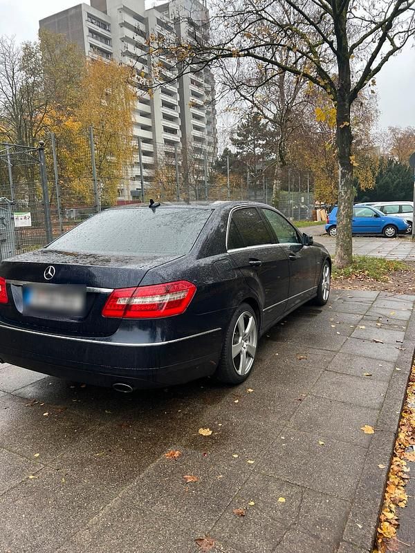 Gebraucht Mercedes E300 231 PS (169 kW) 2010 Blau Limousine