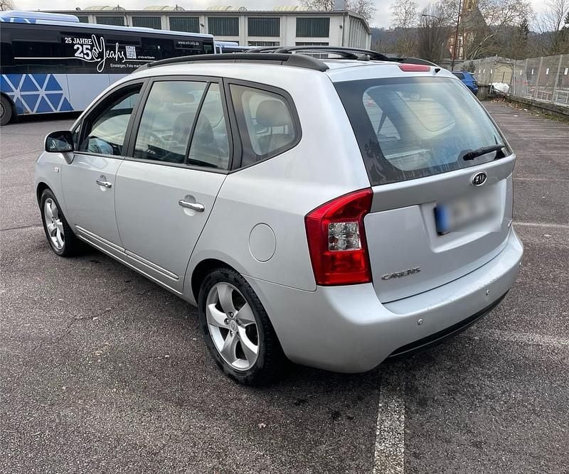 Gebraucht Kia Carens 140 PS (102 kW) 2010 Silber Van / Kleinbus