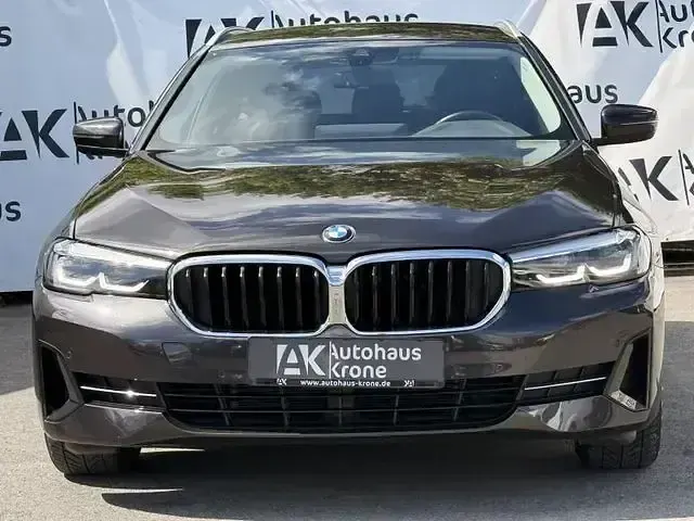Gebraucht BMW 530 Sport Line 245 PS (180 kW) 2023 Grau Limousine