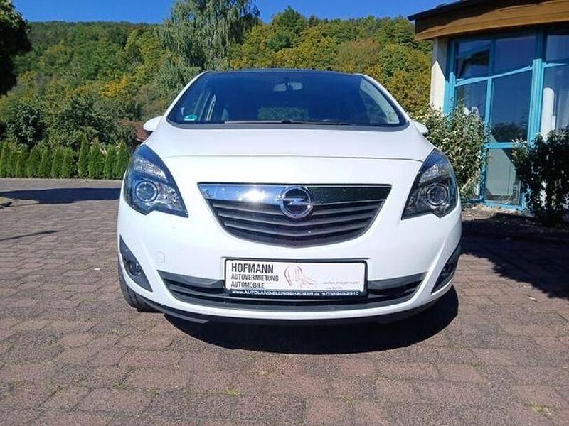Weiß Gebraucht 2011 Opel Meriva Color Edition Van / Kleinbus | 3.990 € (Guter Preis) - Bild 1/4