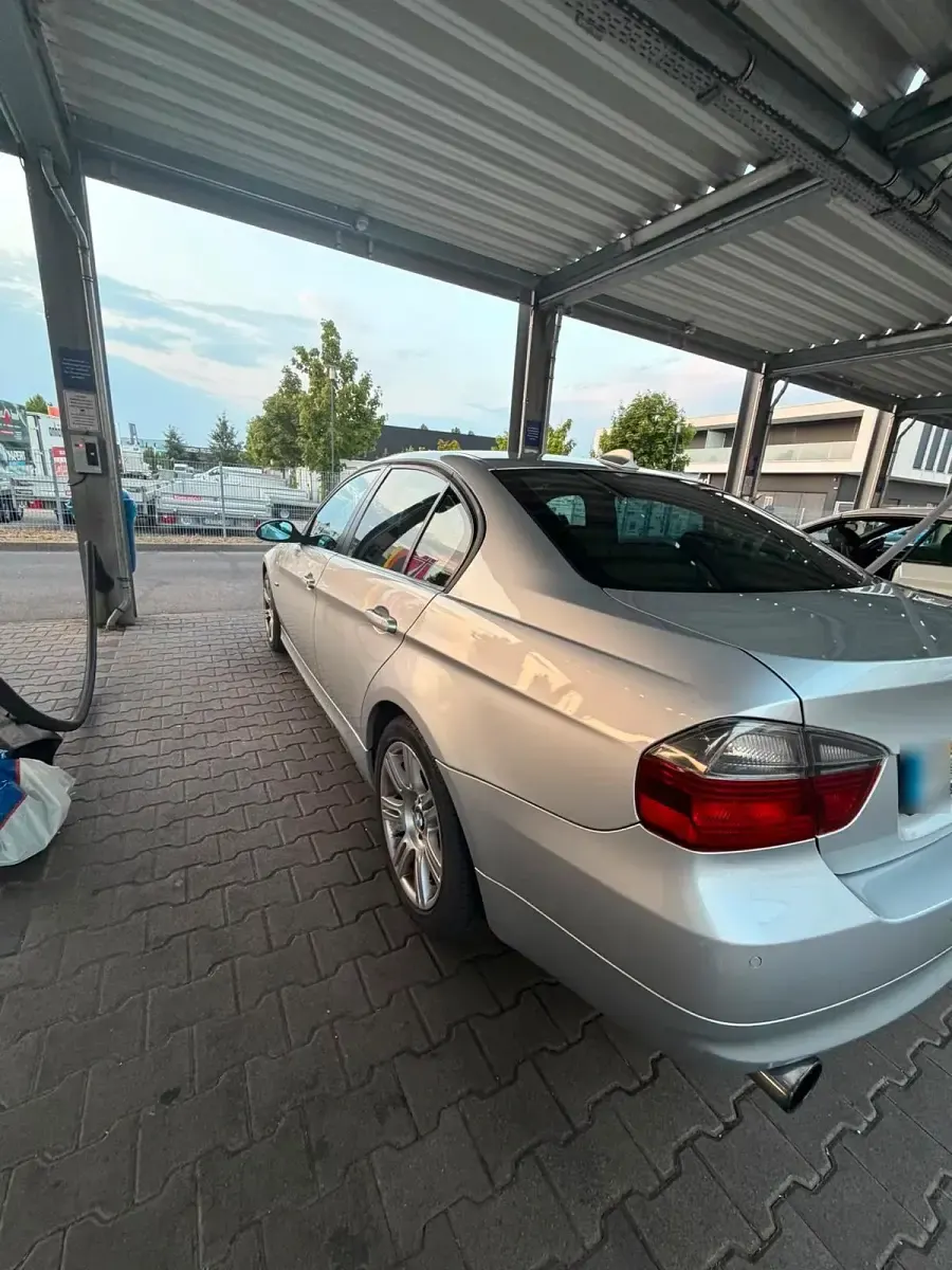 Gebraucht BMW 320 163 PS (119 kW) 2007 Silber Limousine