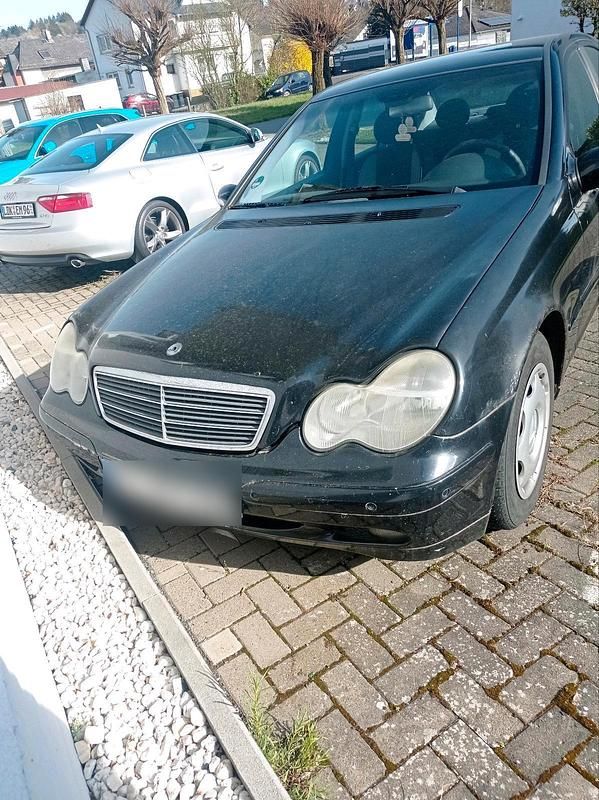 Gebraucht Mercedes C220 143 PS (105 kW) 2002 Schwarz Limousine