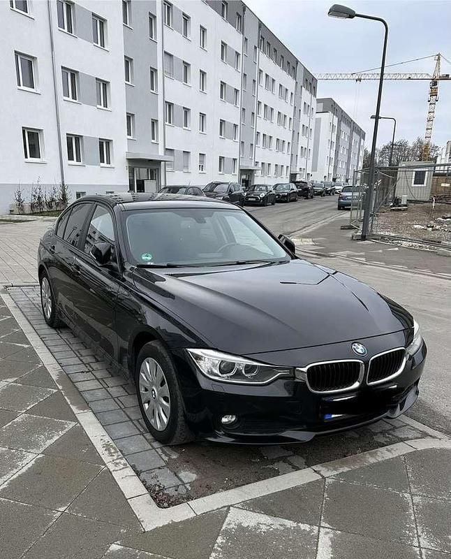Schwarz Gebraucht 2013 BMW 318 Limousine | 10.500 € (Fairer Preis) - Bild 1/4