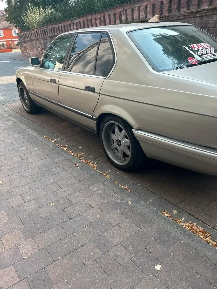 Gebraucht BMW 730 188 PS (138 kW) 1989 Gold Limousine