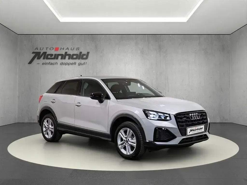 Neu Audi Q2 Advanced Plus 190 PS (139 kW) 2026 Silber SUV