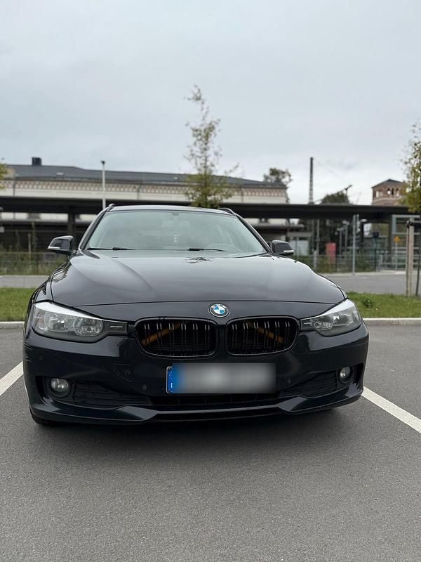 Schwarz Gebraucht 2013 BMW 318 Kombi | 4.999 € (Teuer) - Bild 1/4