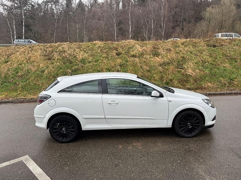 Gebraucht Opel Astra GTC Innovation 116 PS (85 kW) 2009 Weiß Coupé