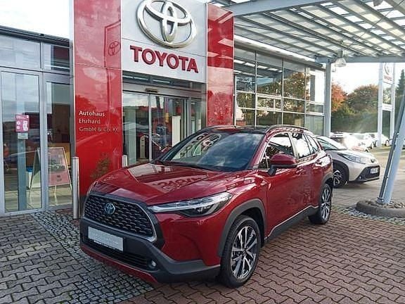 Tokiorot perleffekt Gebraucht 2023 Toyota Corolla Cross Basis SUV | 33.990 € (Guter Preis) - Bild 1/4