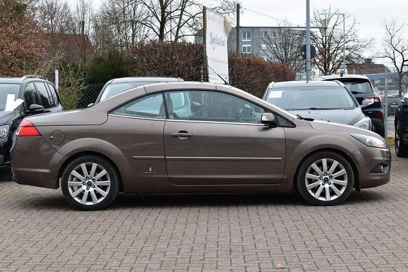 Używany Ford Focus Titanium 145 KM (106 kW) 2008 Brązowy Kabriolet