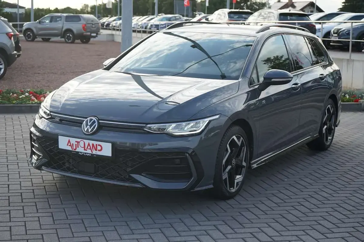 Gebraucht VW Golf VIII R-line 150 PS (110 kW) 2025 Grau Kombi