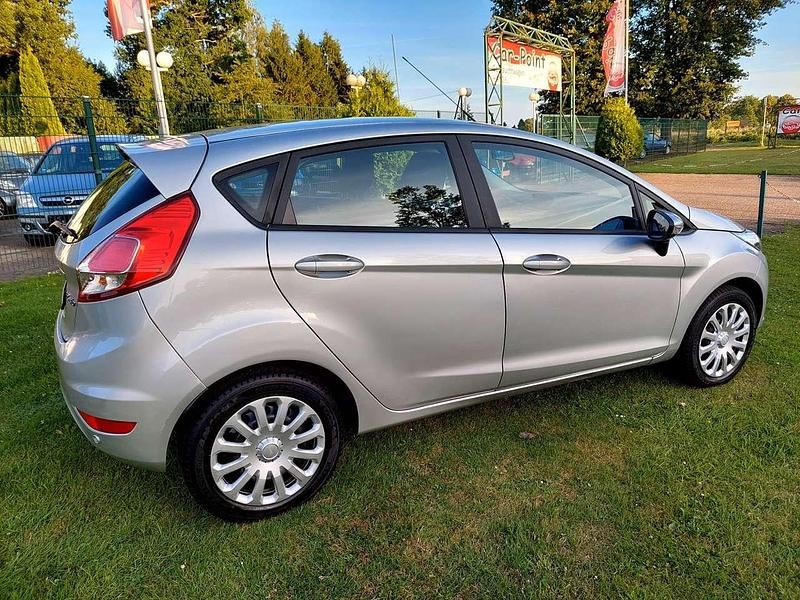 Gebraucht Ford Fiesta Trend 80 PS (58 kW) 2017 Polarsilber metallic Kleinwagen