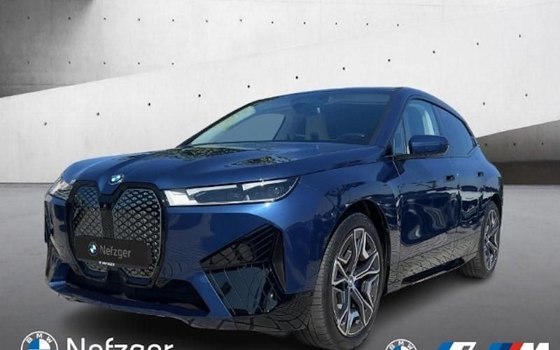 Blau Gebraucht 2022 BMW iX Sport Line SUV | 44.400 € (Guter Preis) - Bild 1/4