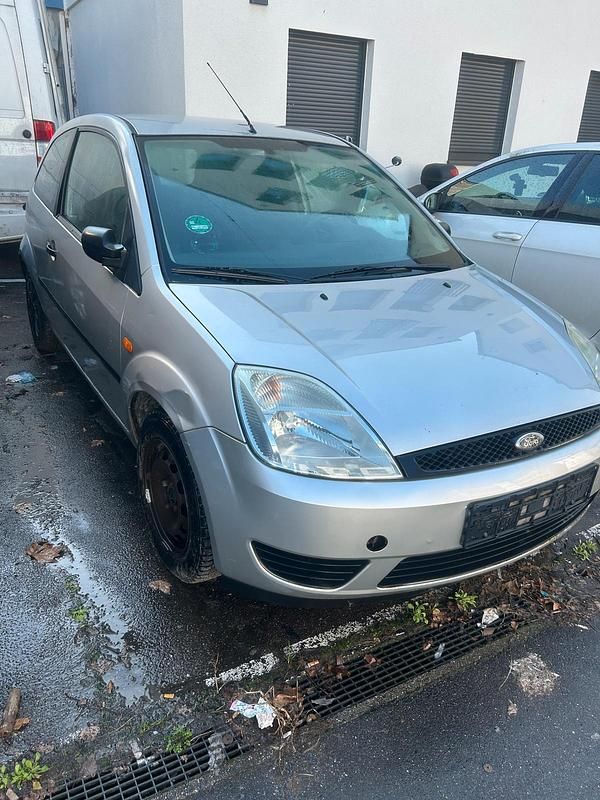 Gebraucht Ford Fiesta 69 PS (50 kW) 2005 Silber Kleinwagen