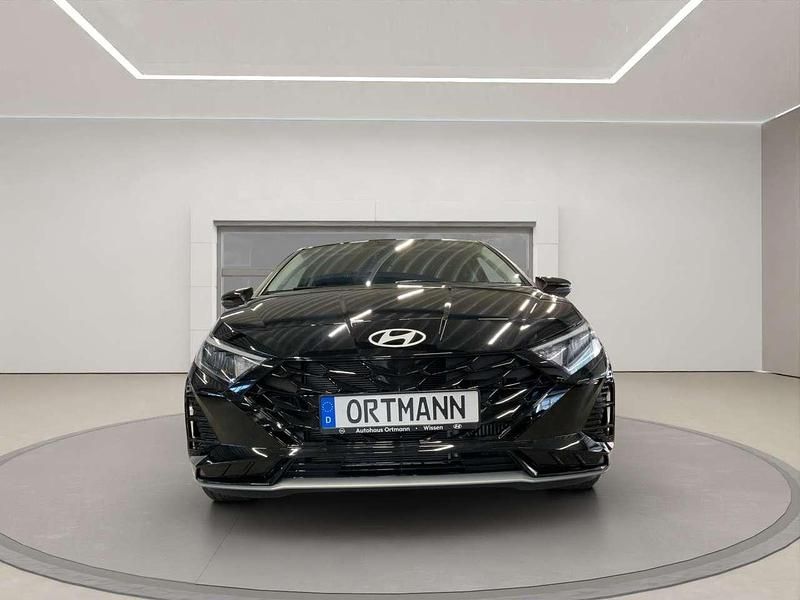 Neu Hyundai i20 Turbo 101 PS (74 kW) 2025 Phantom black / met Limousine