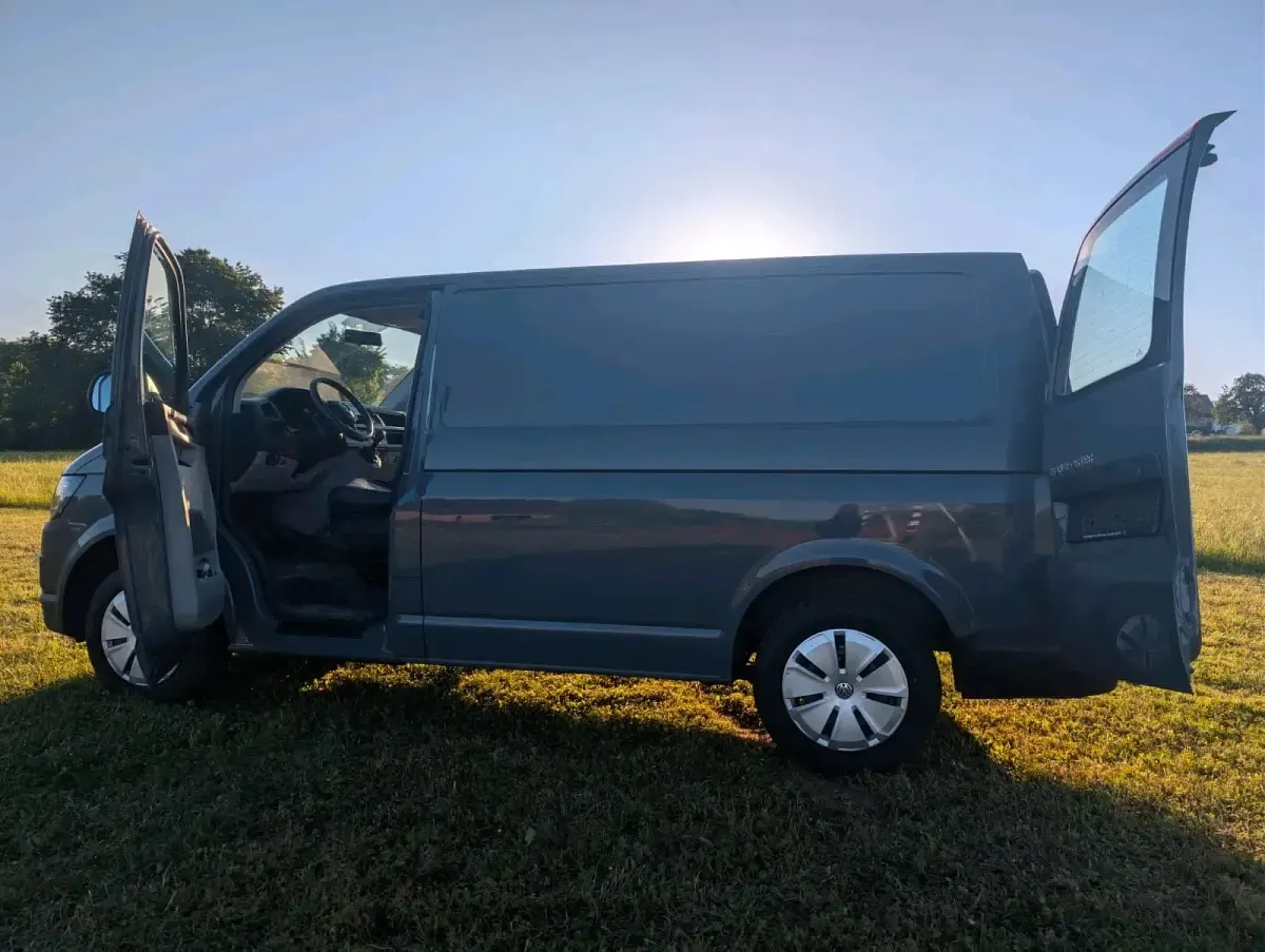 Gebraucht VW Transporter 84 PS (61 kW) 2018 Grau Van