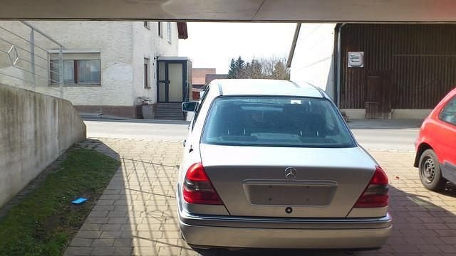 Gebraucht Mercedes 220 95 PS (69 kW) 1996 Silber Limousine