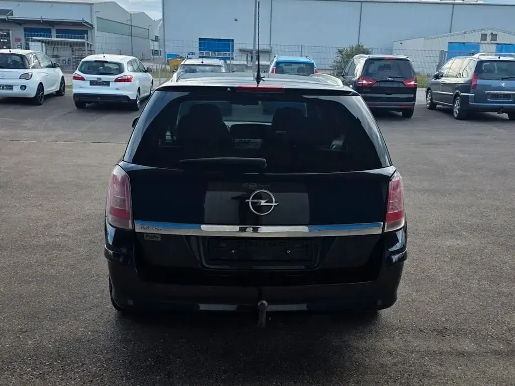 Gebraucht Opel Astra Edition 140 PS (102 kW) 2009 Schwarz Limousine