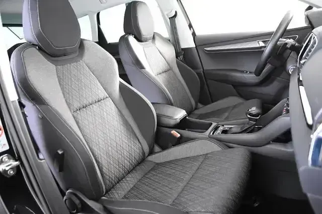 Gebraucht Skoda Karoq Selection 150 PS (110 kW) 2024 Schwarz (metallic) SUV