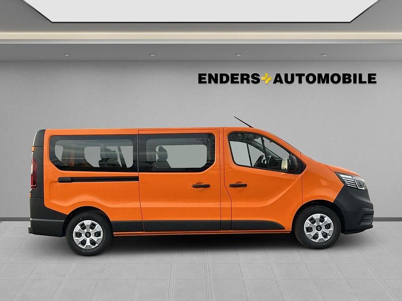 Neu Renault Trafic 110 PS (80 kW) 2025 Kommunalorange Van / Kleinbus